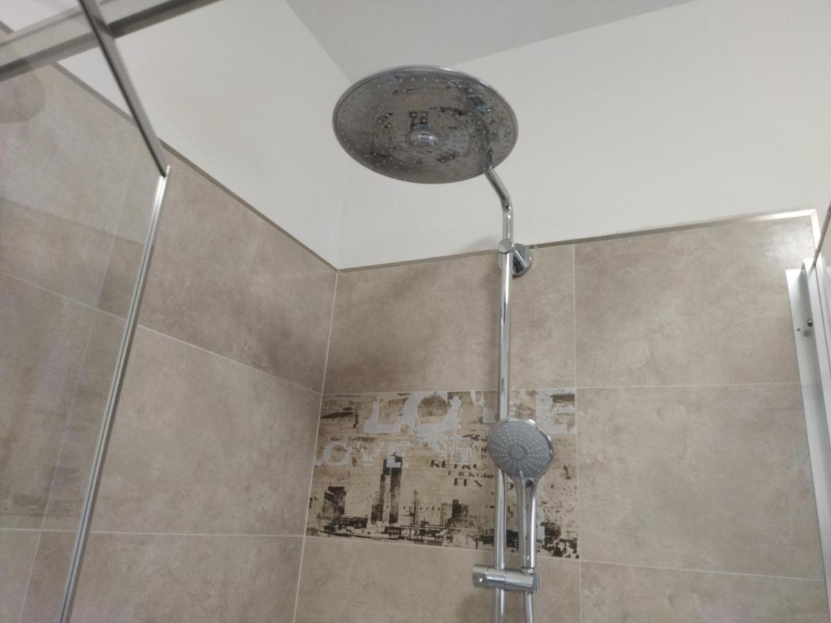 פיזונייה Lakefront Home Residenza Il Gallo In Riva Al Lago מראה חיצוני תמונה