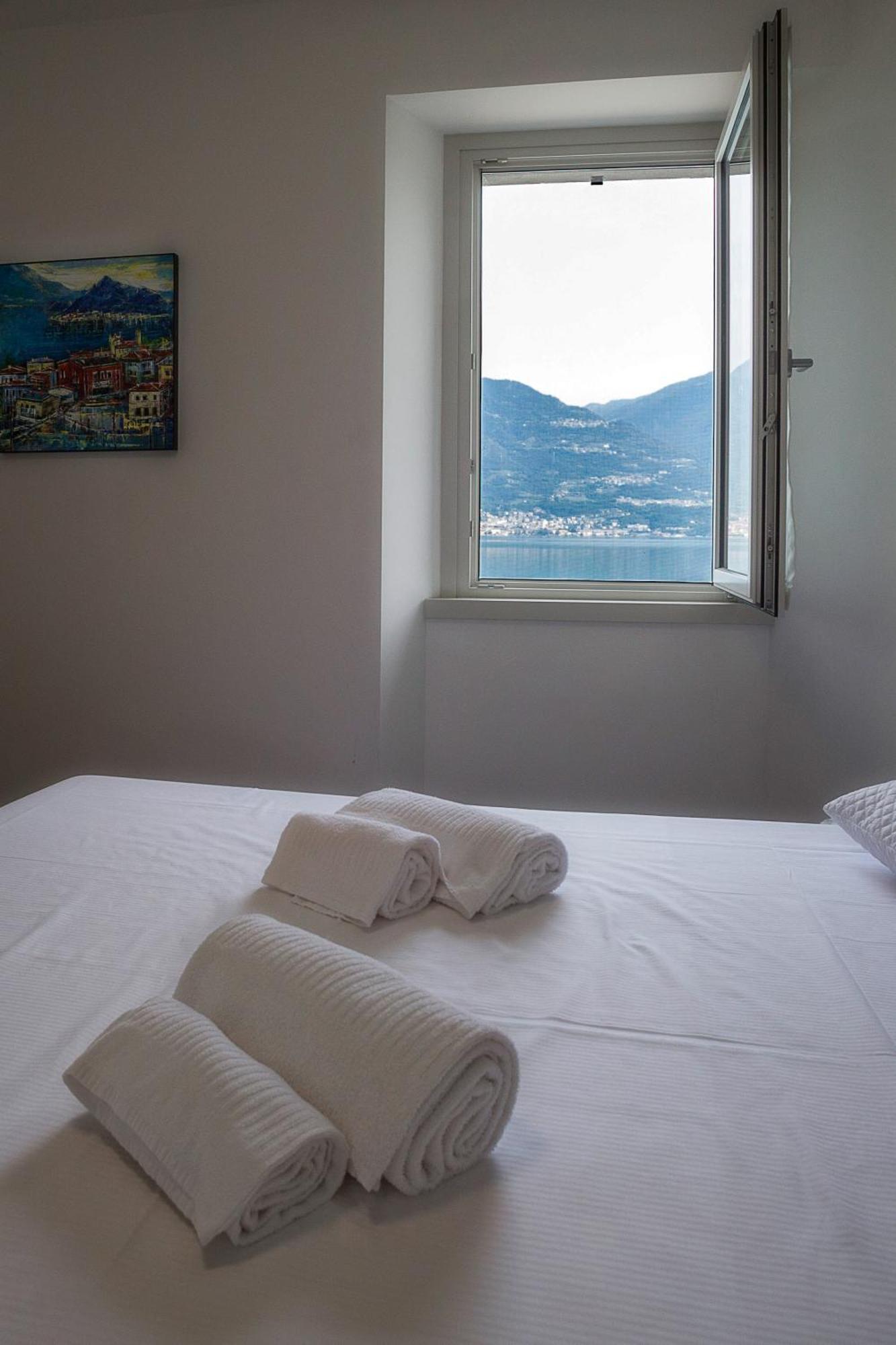 פיזונייה Lakefront Home Residenza Il Gallo In Riva Al Lago מראה חיצוני תמונה