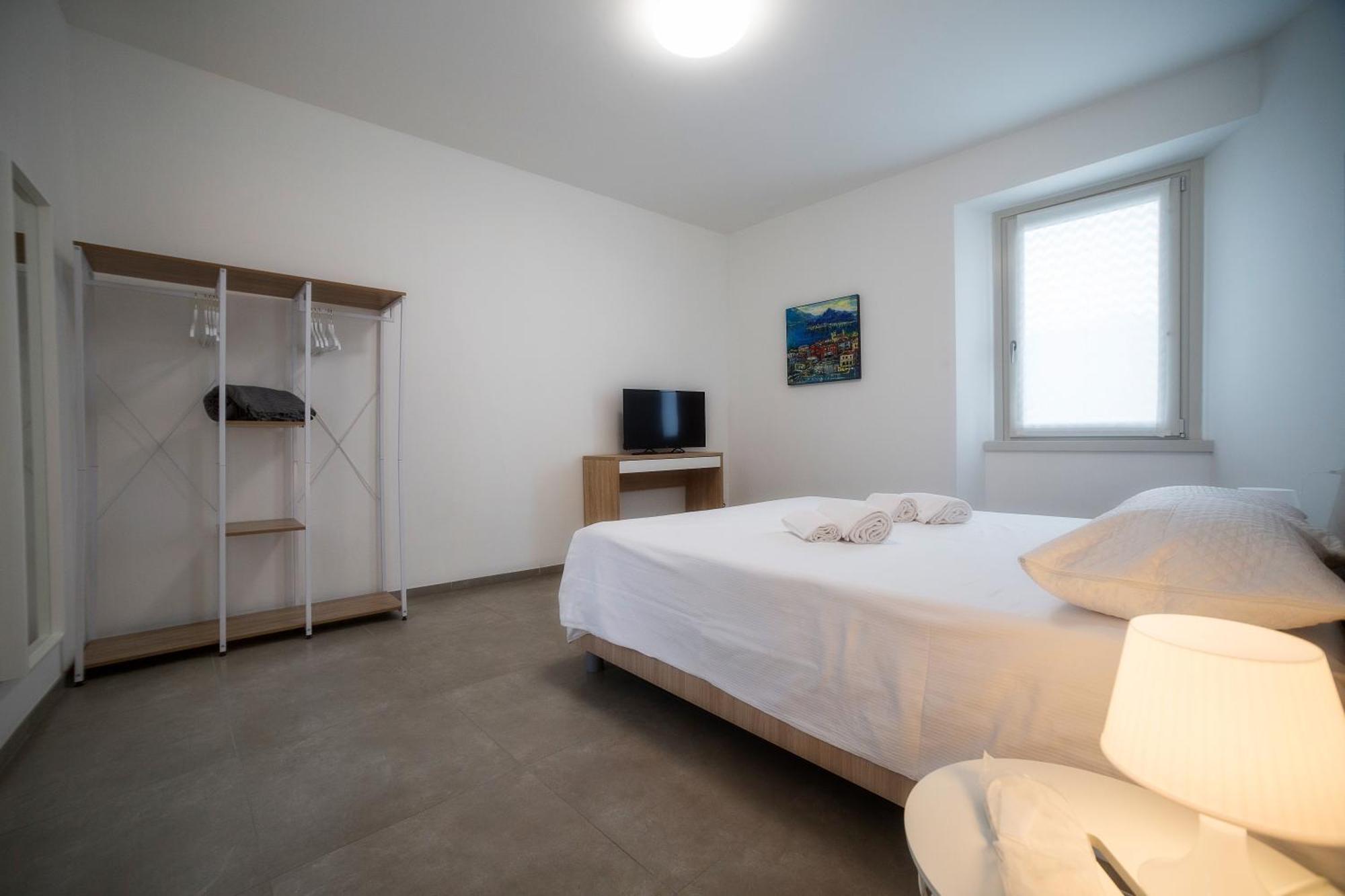 פיזונייה Lakefront Home Residenza Il Gallo In Riva Al Lago מראה חיצוני תמונה