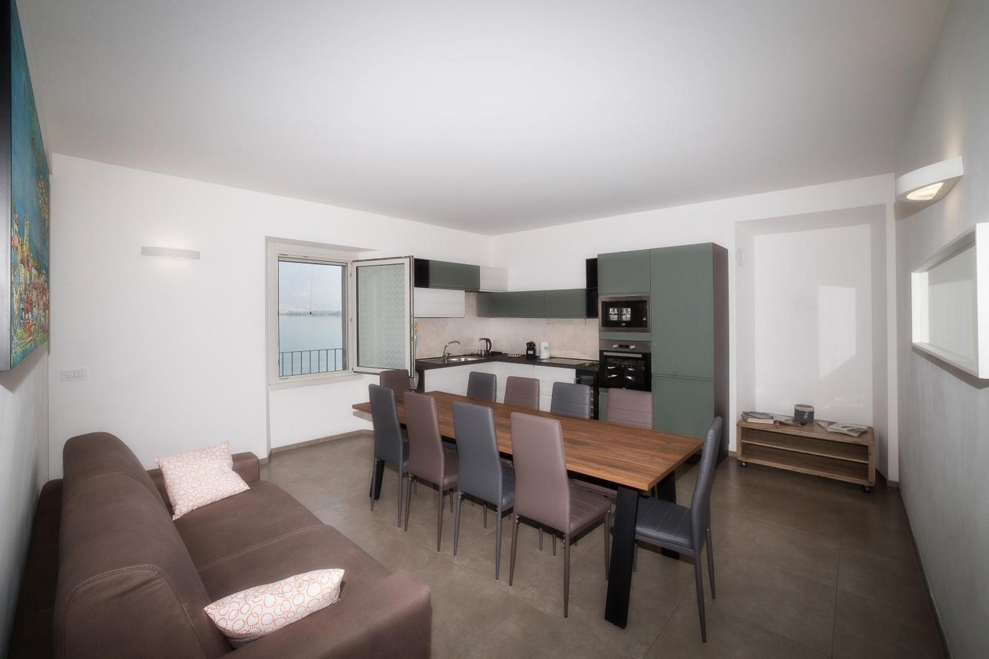 פיזונייה Lakefront Home Residenza Il Gallo In Riva Al Lago מראה חיצוני תמונה