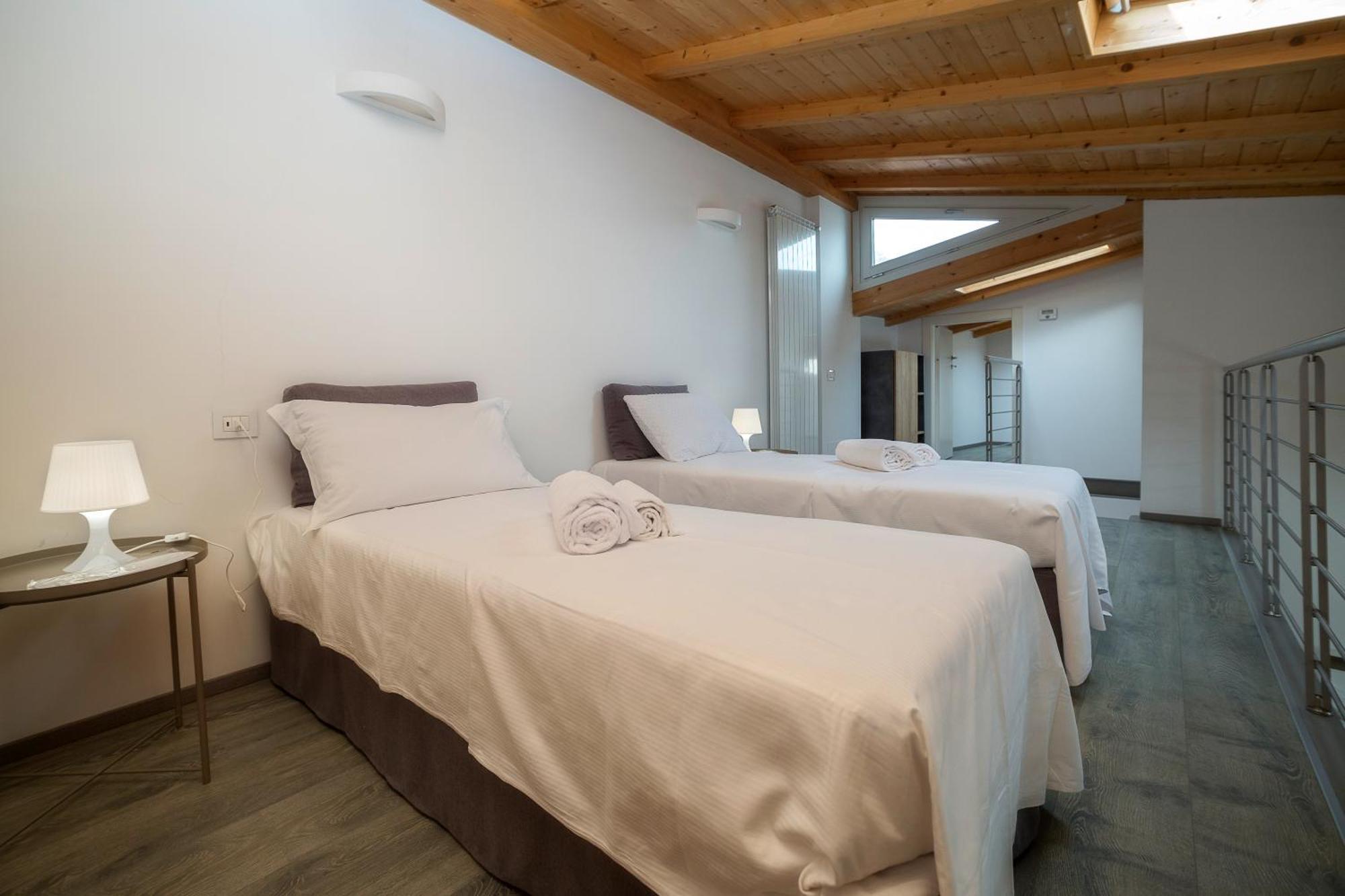 פיזונייה Lakefront Home Residenza Il Gallo In Riva Al Lago מראה חיצוני תמונה