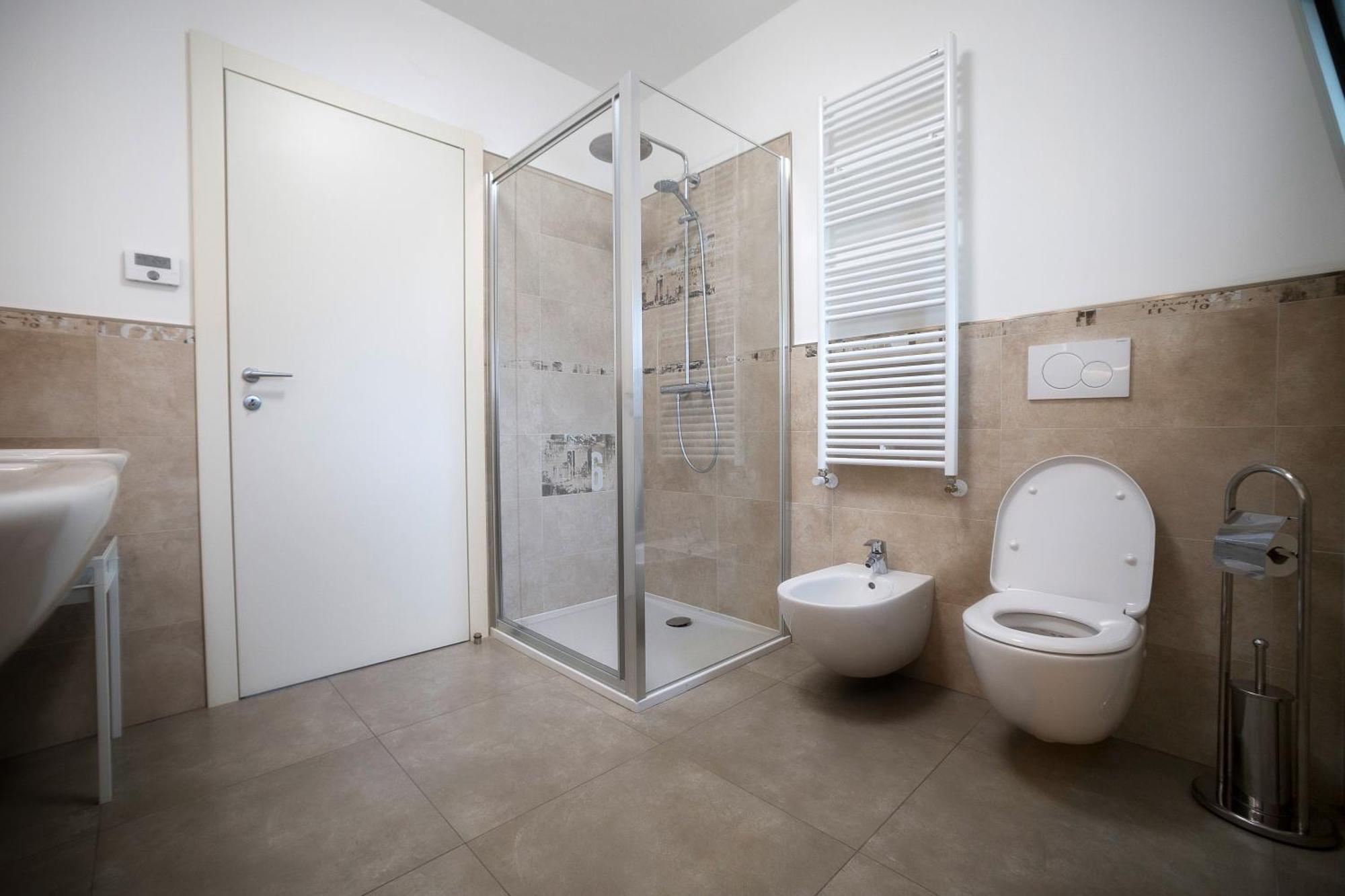 פיזונייה Lakefront Home Residenza Il Gallo In Riva Al Lago מראה חיצוני תמונה